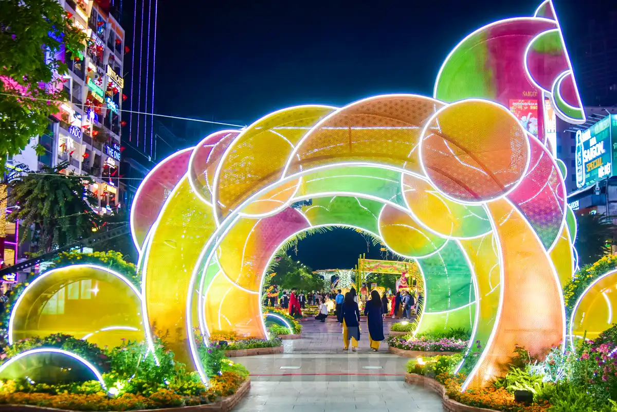 Mãn nhãn đêm khai mạc Đường hoa Bính Ngọ: Linh vật hòa quyện cùng nghìn hoa khoe sắc - 7