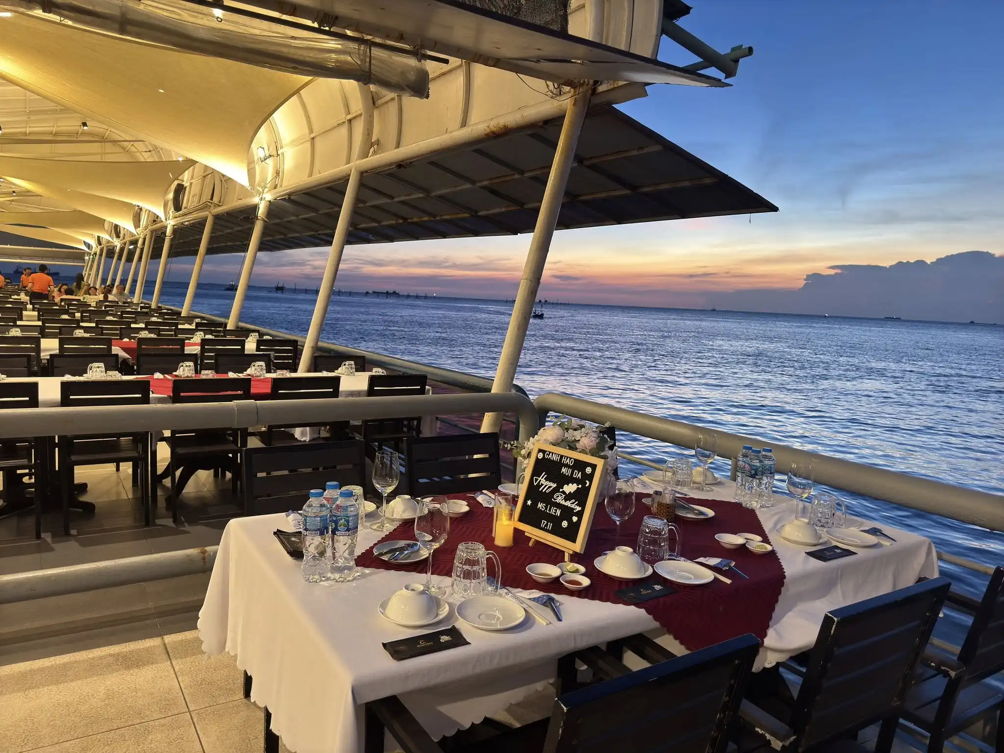 5 nhà hàng lãng mạn và ấm cúng cho đêm Valentine tại TP.HCM - 10