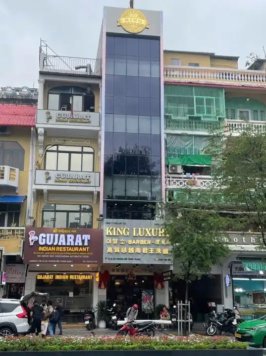 Du khách quốc tế ấn tượng với dịch vụ Barbershop kết hợp thư giãn và gội đầu dưỡng sinh