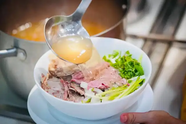 Phở bò là món ăn nổi tiếng tại Việt Nam